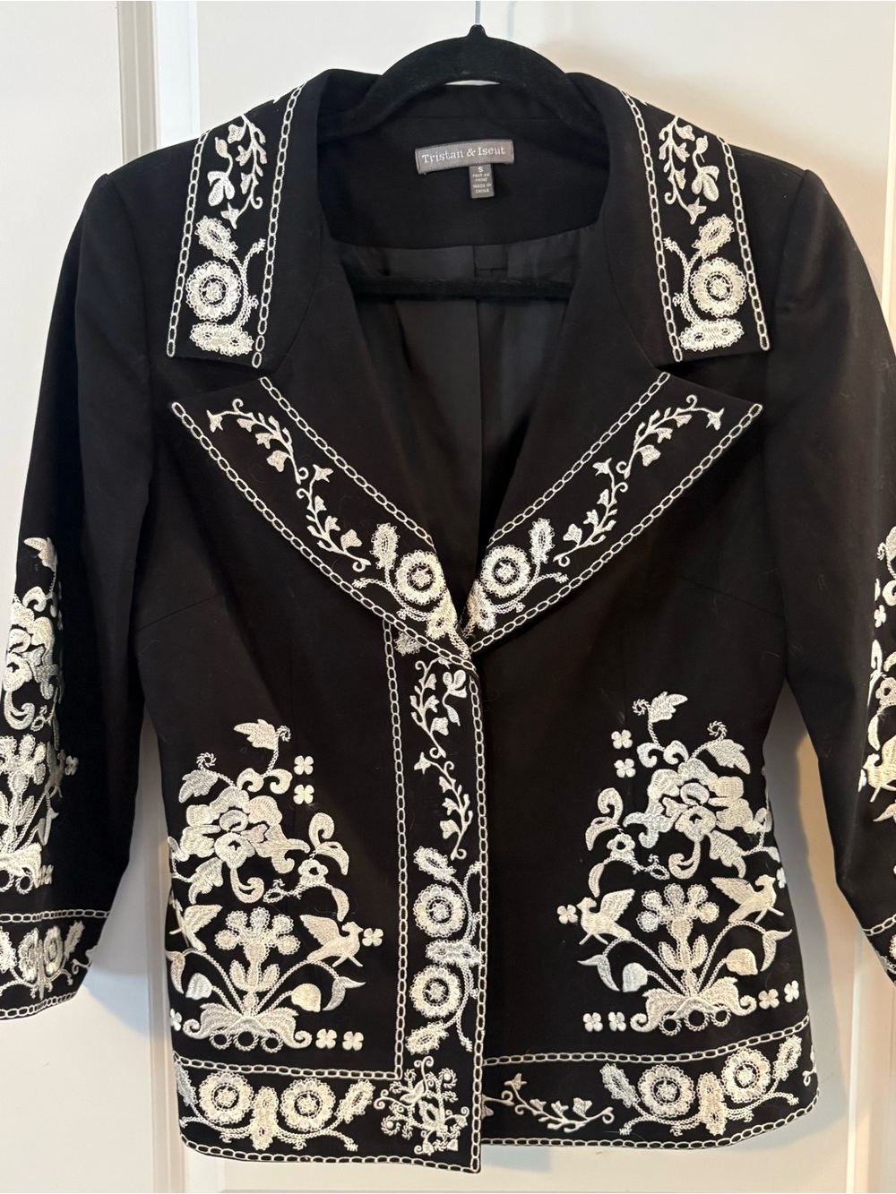 Black Embroidered Floral Blazer by Tristan and Iseut